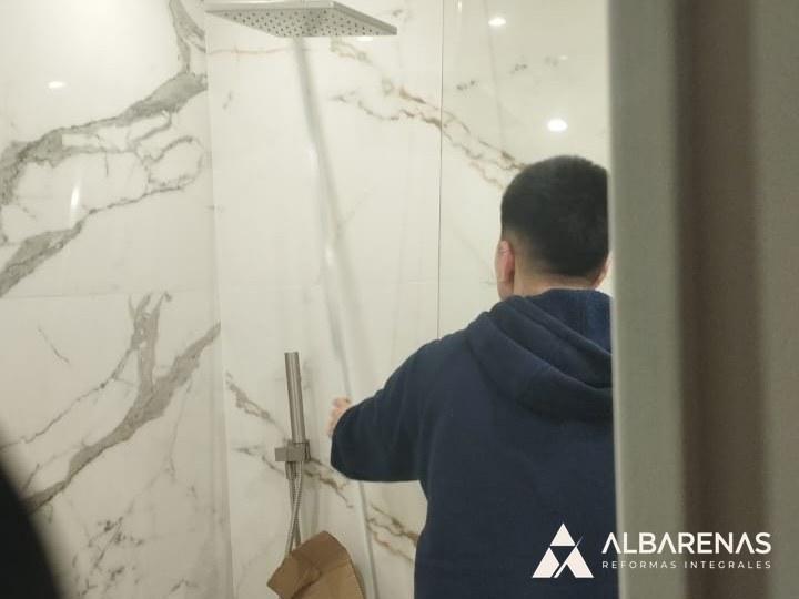 Baño · avance de revestimiento en ducha