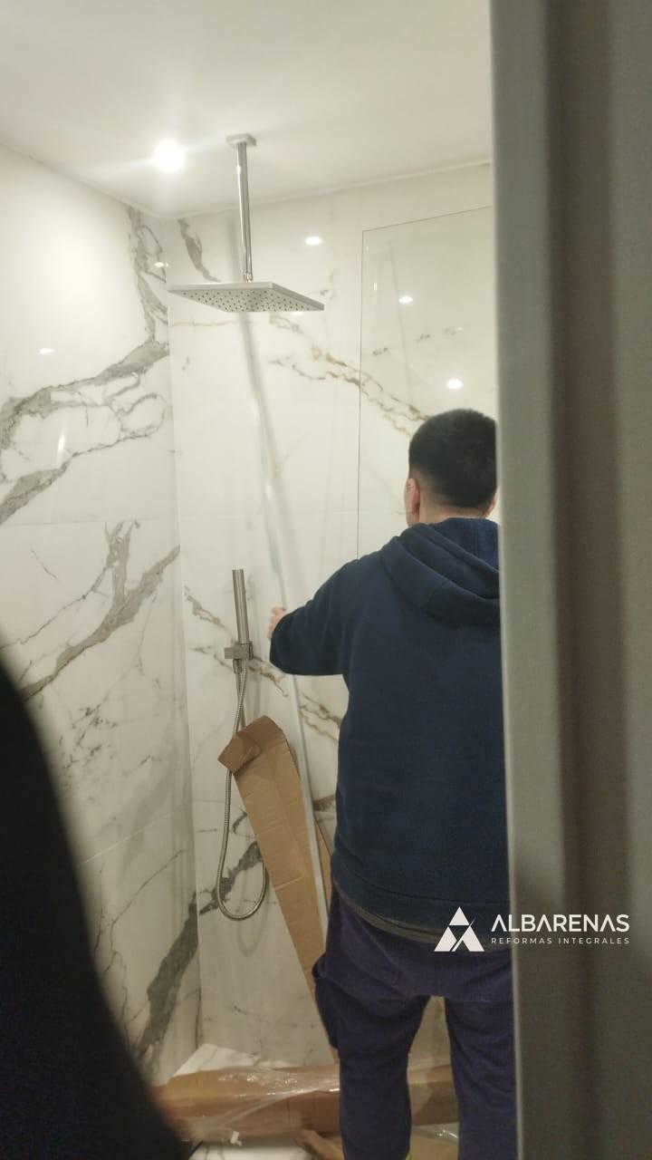 Baño · instalación de rociador de ducha